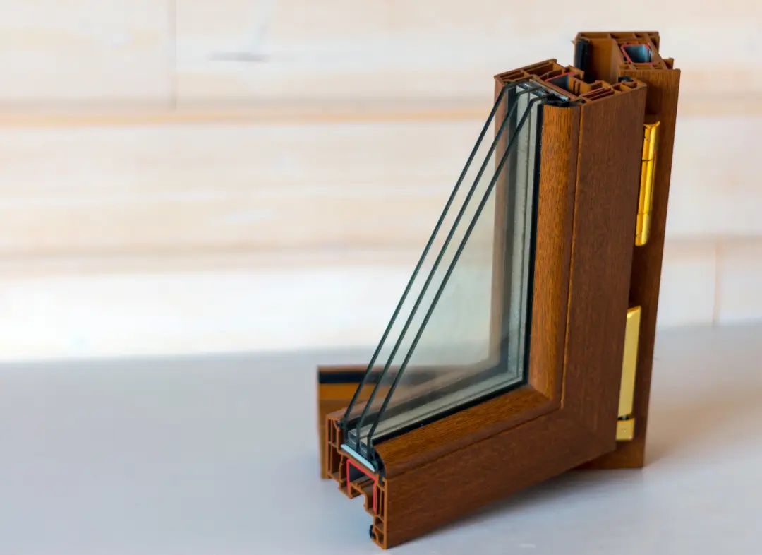 Installation de fenêtre en bois sur mesure Bollène